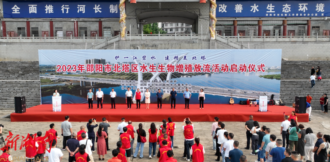 “放鱼喽!” 500万尾鱼苗放流资江_邵阳头条网